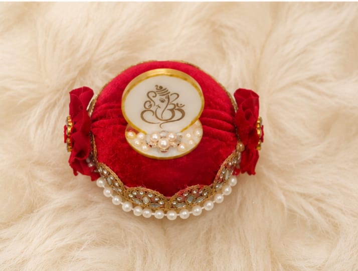 Velvet Shagun Nariyal with Resin Ganesh Idol