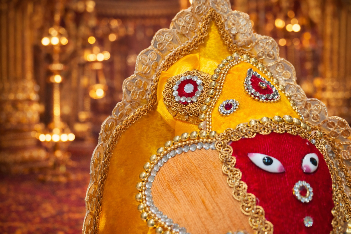 Royal Shagun Ganeshji Nariyal Singhasan